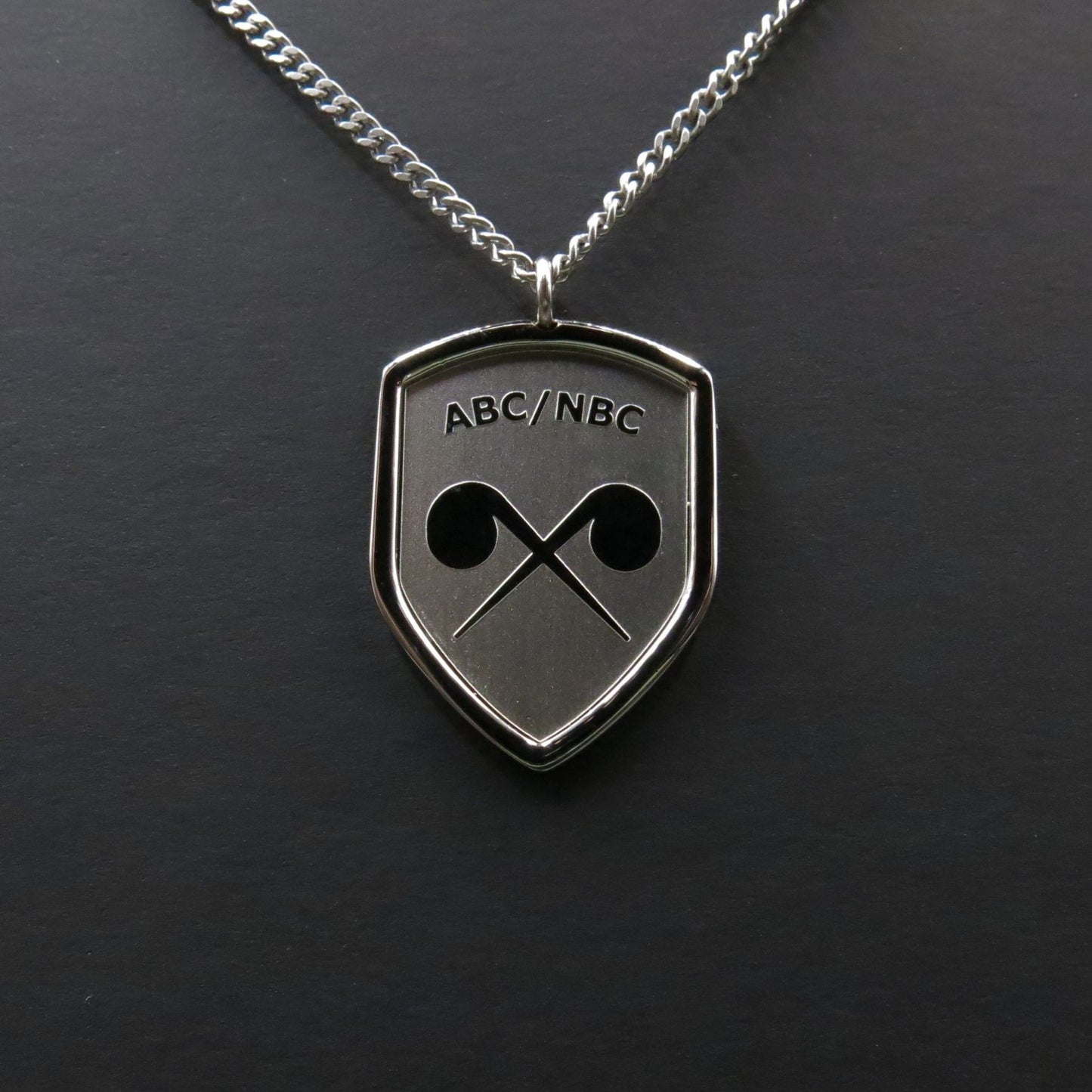 Troupes de défence NBC - pendentif et chaîne