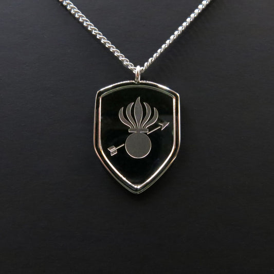 Grenadier - pendentif et chaîne