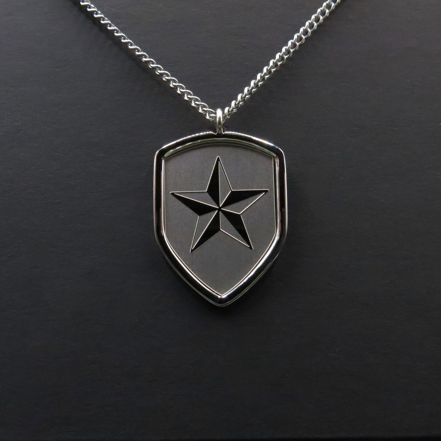 Soldat de renseignement - pendentif et chaîne