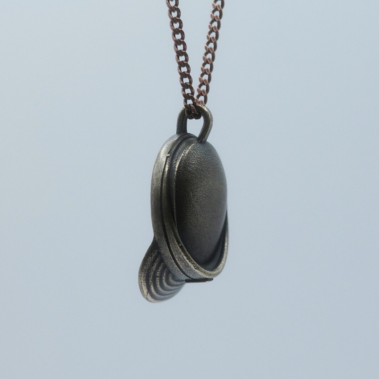 Fierté 200 - Casquette Militaire - Pendentif en bronze